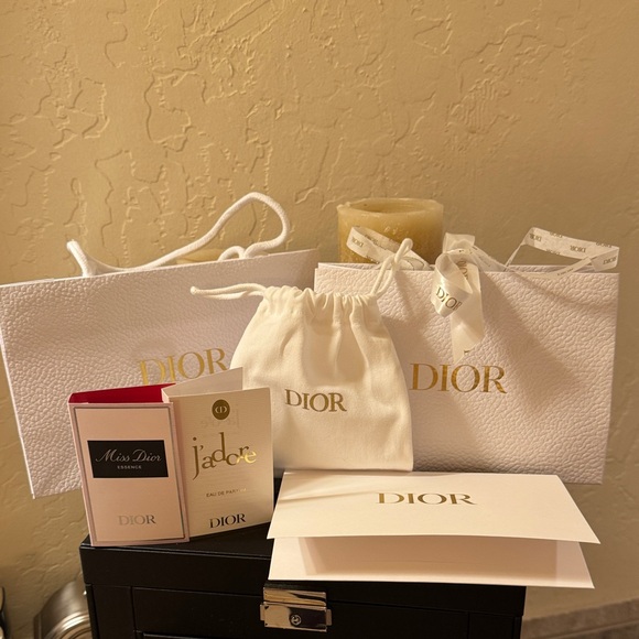 All authentic Dior gift bag set perfect for gifting with two sample perfumes. - Picture 1 of 6